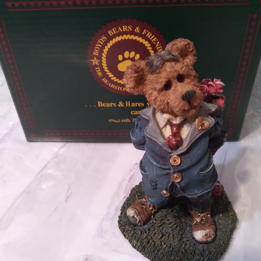 Boyds Bears & friends Bearing you Roses